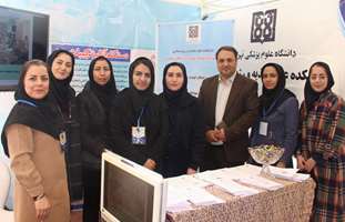 حضور فعال دانشکده علوم تغذیه و رژیم‌شناسی در نمایشگاه هفته پژوهش دانشگاه 